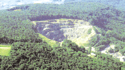 Die riesige Basaltmasse von Hochstraden ist 8 km land und 2 km breit.