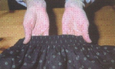 Stehfalten am Dirndl-Schürzenbund Dirndl-Schürzenbund