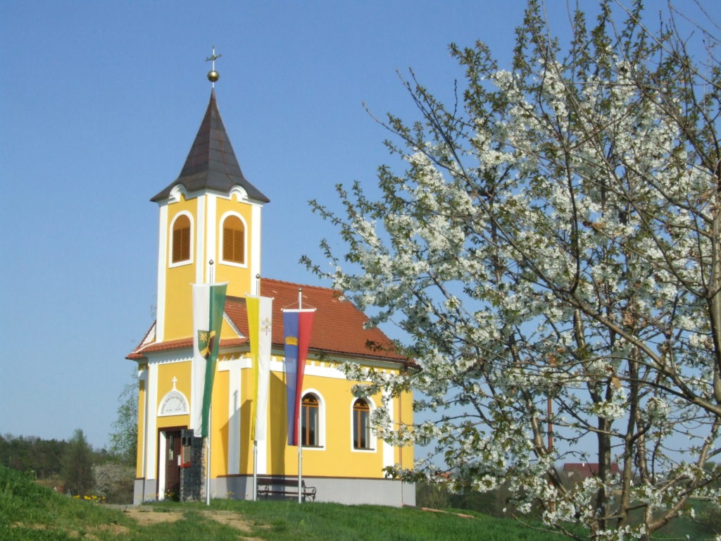 Station Erlebensweg, Friedensglocke; Haselbachkapelle