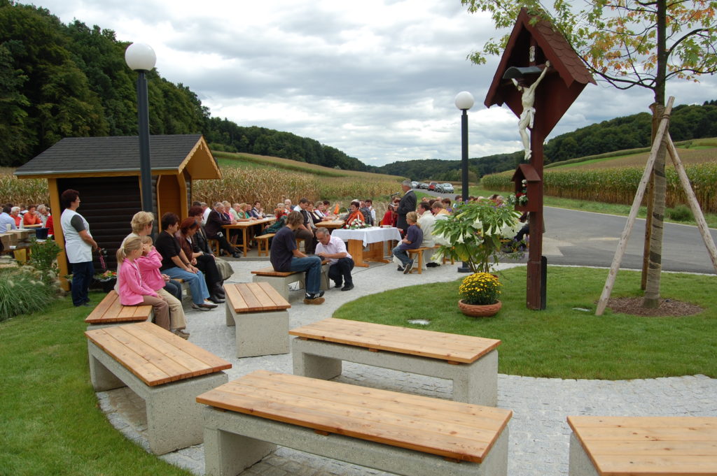 Ortsplatz Oberauersbach/Kreuz