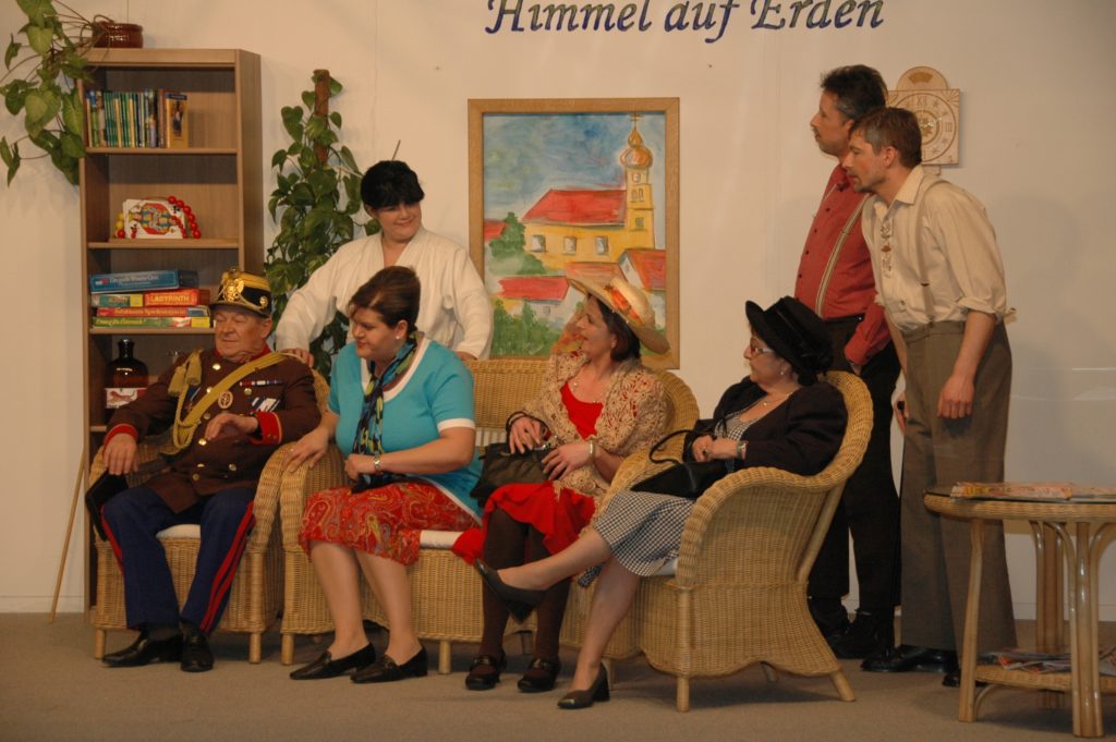 Gegründet wurde die Theatergruppe nach einem „Bunten Nachmittag“ am Kapperriegel 1991 von Franz Fartek, Franz Windisch und Johannes Hartinger.
Als erstes Stück wurde „Das Herz am rechten Fleck“ am 06.März 1992 aufgeführt.
Es gibt auch eine Kindertheatergruppe, die einmal im Jahr ein Stück aufführen.