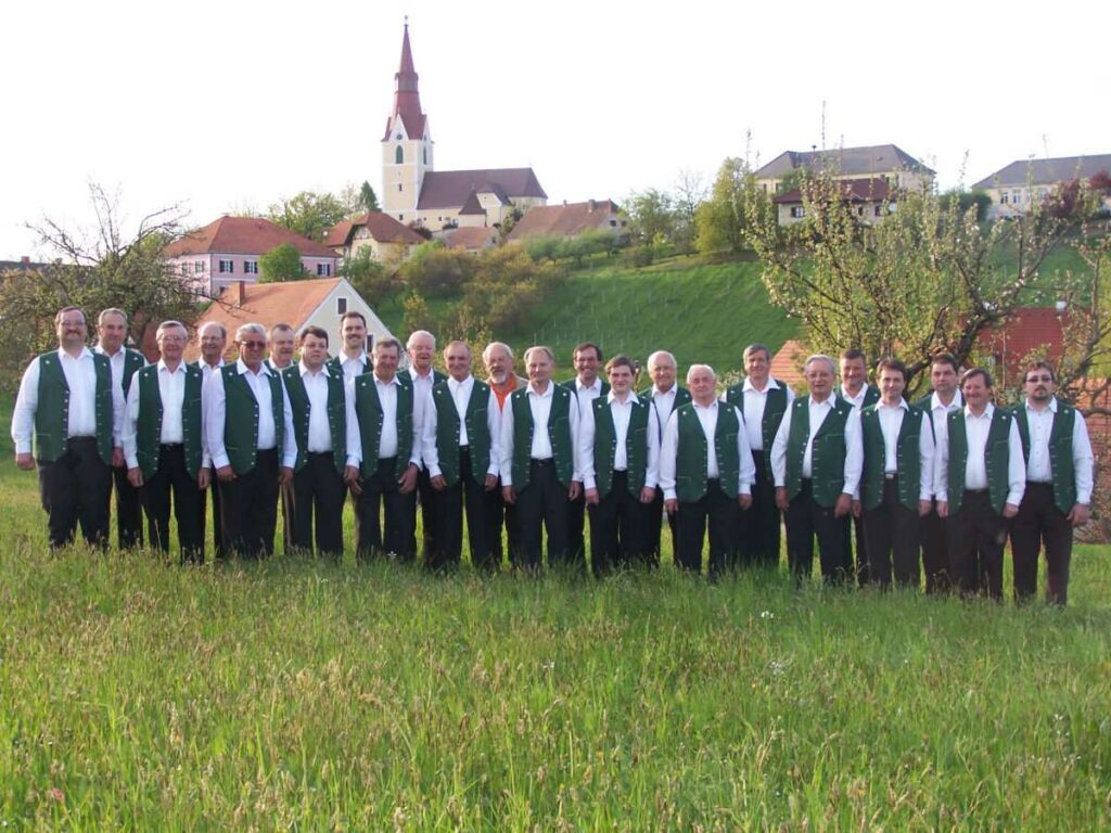 Männergesangsverein Jagerberg (von Schriftführer Johann Konrad)

Er wurde anfangs November 1975 unter der Initiative von Adolf Knoll gegründet. Da unter seiner Leitung schon bei den Feiern zu „800 Jahre Jagerberg