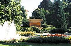 Musikpavillon mit Springbrunnen im Oberen Kurpark