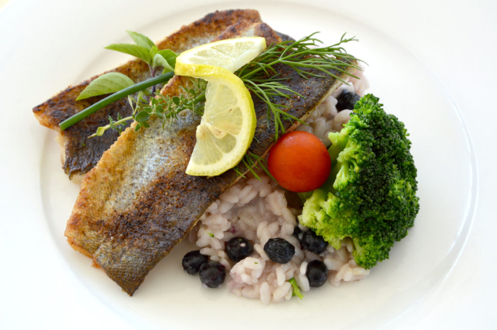 Zutaten für 4 Personen

600g Forellenfilet
Rapsöl, Butter
Pfeffer, Salz