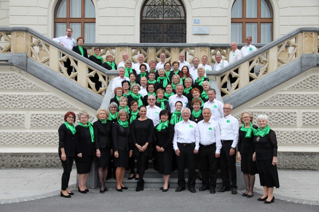 Der Stadtchor Feldbach ist ein gemischter Chor mit rund 40 Sängerinnen und Sänger und feiert 2025 sein 175 jähriges Bestehen.
Wir suchen zusätzliche Männerstimmen ohne Bindung (gerne einfach mal reinschnuppern), sowie auch Projektsänger.

Zur Zeit proben wir Montags in der Kulturwerkstatt, Franz-Seinergasse 2 mit Beginn um 18:30 Uhr
Chorleitung: Mag. Jelena Kanski
Stellvertreterin: Sabine Macher